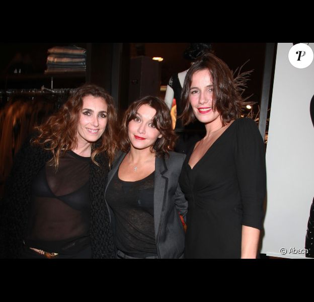 Mademoiselle Agnès, Emma de Caunes et Zoé Félix lors de la soirée shopping party de H&M pour le lancement de la collection Versace. Le 16 novembre 2011