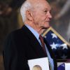 Michael Collins, pilote de la mission Apollo 11, reçoit la médaille d'or du Congrès, à Washington, le 16 novembre 2011.
