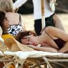 Steven Tyler et Erin Brady se reposent en vacances à Maui (Hawaï), le 16 novembre 2011.