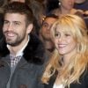 Shakira et son compagnon Gerard Piqué amoureux au salon du livre à Barcelone pour soutenir la promotion du livre du père du footballeur Joan Piqué, le 17 novembre 2011