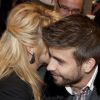 Shakira et son compagnon Gerard Piqué complices au salon du livre à Barcelone pour soutenir la promotion du livre du père du footballeur Joan Piqué, le 17 novembre 2011