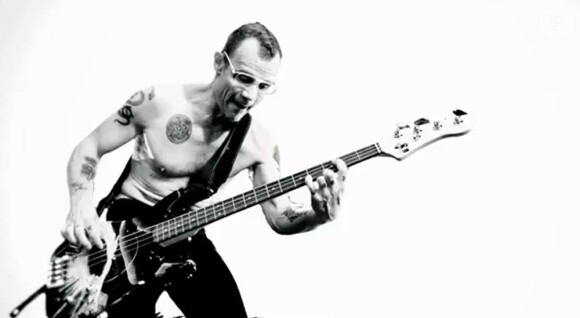 Les Red Hot Chili Peppers sont plongés dans l'univers graphique de Raymond Pettibon pour le clip de Monarchy of Roses, second extrait de l'album I'm with you.
