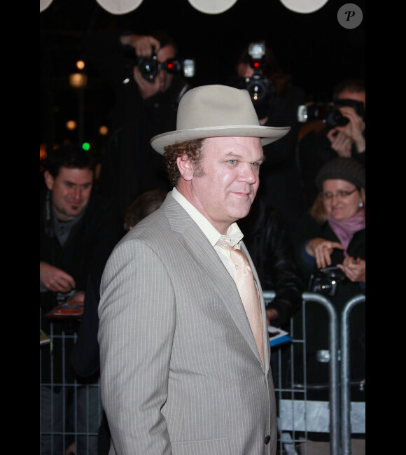 John C. Reilly et son chapeau à l'avant-première de Carnage, à Paris le 20 novembre 2011.