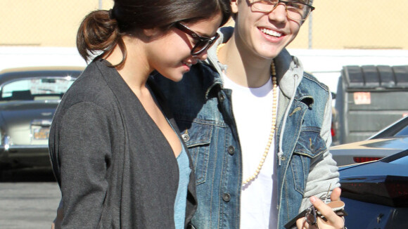 Justin Bieber, soutenu par sa Selena en pleine polémique, se soumet au test ADN