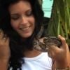 Miss Lorraine n'hésite pas à s'entourer d'un serpent à Cancun au Mexique en novembre 2011
