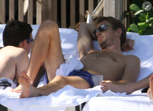 Jenson Button s'offre un petit moment de détente le 22 novembre 2011 à Miami