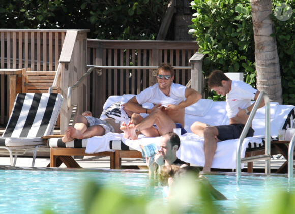 Jenson Button s'offre un petit moment de détente le 22 novembre 2011 à Miami