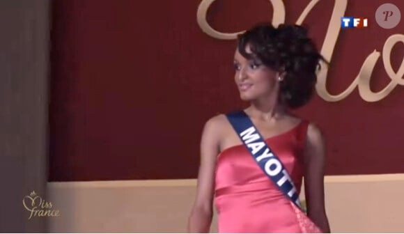 Miss Mayotte défile lors de la soirée Miss France à Mexico City au Mexique en novembre 2011