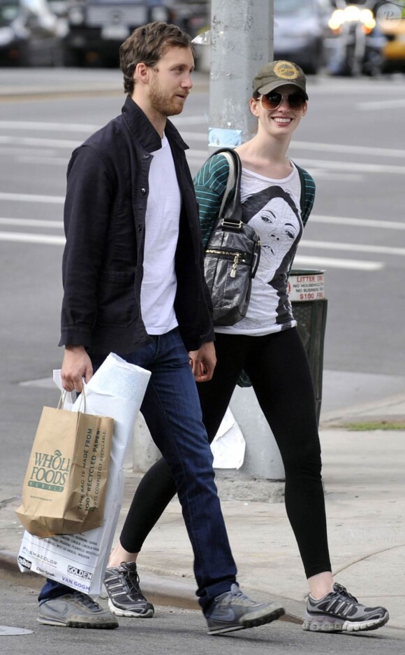 Anne Hathaway et son futur époux Adam Shulman, le 10 mai 2009, à New York.