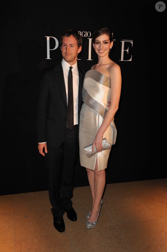 Anne Hathaway et son futur époux Adam Shulman en janvier 2010.