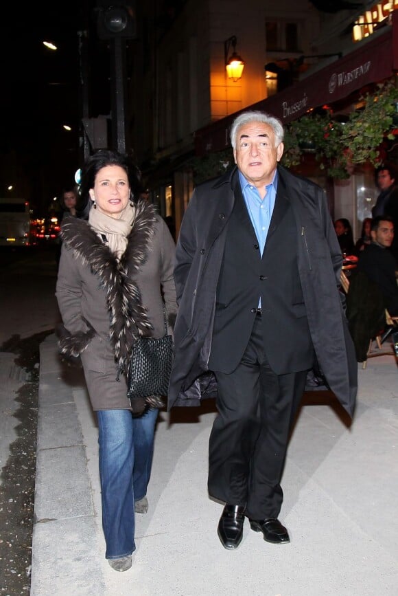 Dominique Strauss-Kahn et Anne Sinclair à Paris le 26 novembre 2011, le soir de leur 20 ans de mariage.
