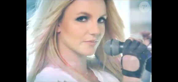 Britney Spears dans le clip I wanna go.