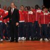 Le prince Albert et l'équipe de jeunes de foot de l'ASM le 30 novembre 2011 à l'Auditorium Rainier III