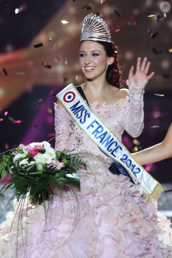 Delphine Wespiser lors de son sacre de Miss France 2012 en décembre 2011 à Brest