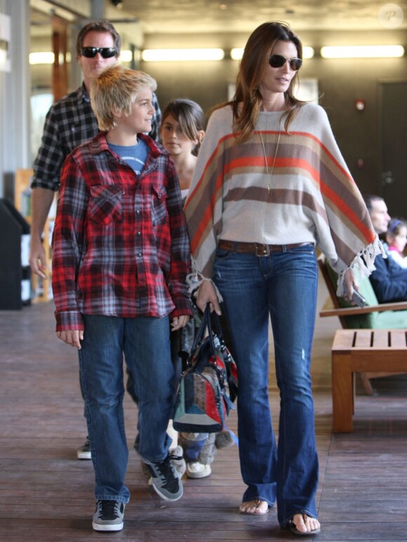 Cindy Crawford en famille à Los Angeles le 4 décembre 2011