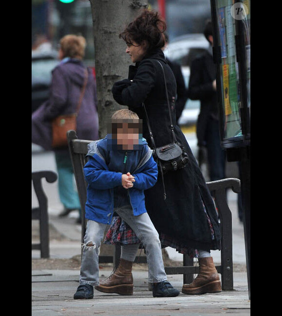 Helena Bonham Carter et son fils à Londres le 4 décembre 2011
