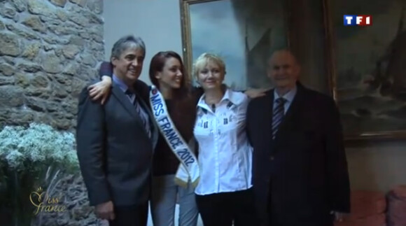 Delphine Wespiser, Miss France 2012, entourée de ses proches