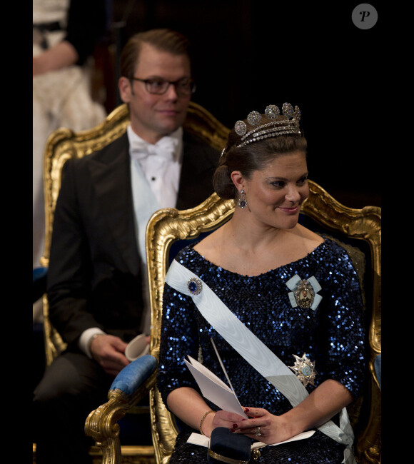 Le prince Daniel et la princesse Victoria de Suède, future maman, lors de la cérémonie de remise des prix Nobel à Stockholm le 10 décembre 2011