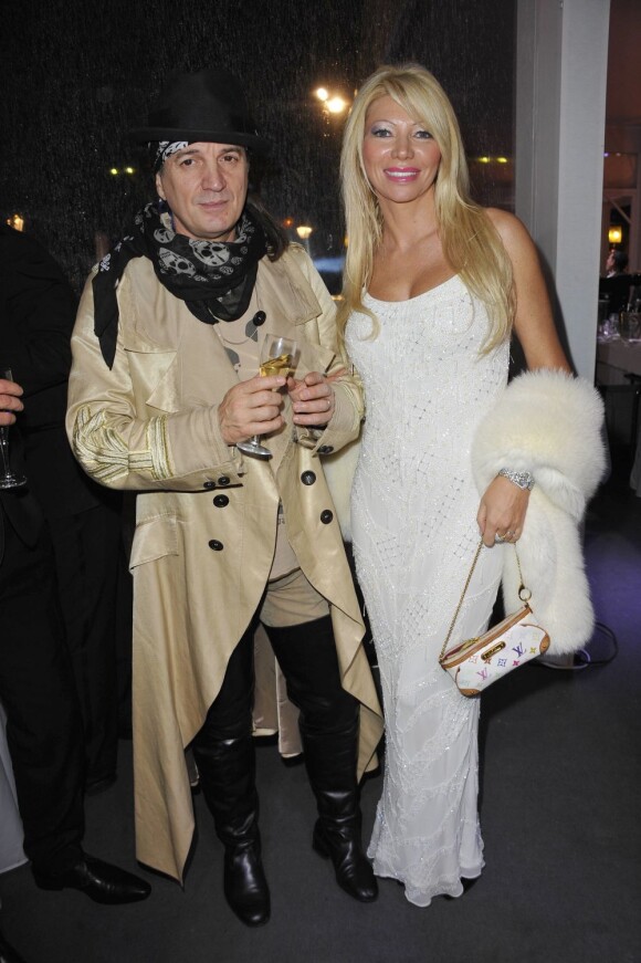 Francis Lalanne et Nadine Rodd lors de la 35ème édition des Best Awards à Paris le 11 décembre 2011