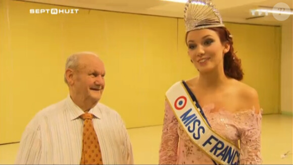 Delphine Wespiser et son grand-père, Miss France 2012, dans Sept à Huit, sur TF1, dimanche 11 décembre 2011