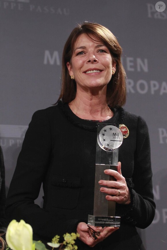 La princesse Caroline de Monaco récompensée par le Menschen in Europa Award, lundi 12 décembre 2011, à Passau (Allemagne).