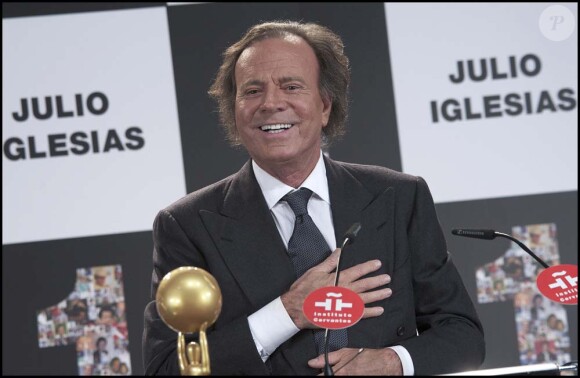 Julio Iglesias honoré à Madrid par Sony Music, le 16 décembre 2011.