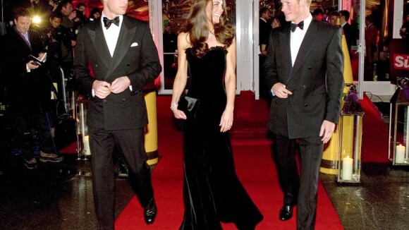 Kate Middleton bijou de velours noir étourdissant, le prince Harry bouleversant