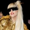 Lady Gaga sort de la boutique Louis Vuitton Matsuya Ginza à Tokyo au Japon le 22 décembre 2011 