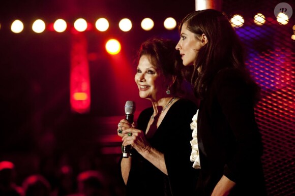 Les présidentes de la soirée Claudia Cardinale et Anna Mouglalis lors du 50e Gala de l'Union des Artistes le 21 novembre 2011 au cirque Alexis Grüss