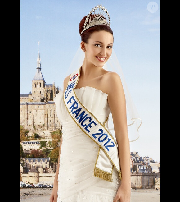 Dephine Wespiser, Miss France 2012, porte une robe de mariée Miss France pour Complicité