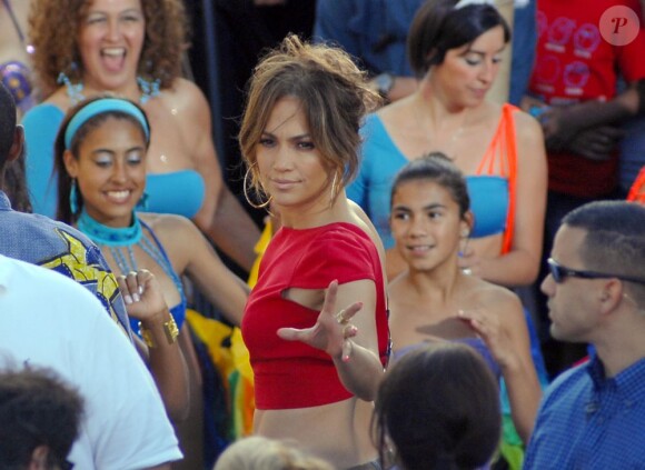Jennifer Lopez sur le tournage de son émission Q'Viva : The Chosen, à Montevideo le 8 décembre 2011
