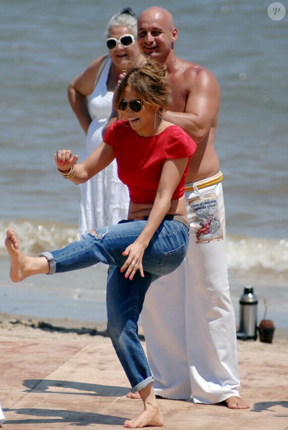 Jennifer Lopez sur le tournage de son émission Q'Viva : The Chosen, à Montevideo le 8 décembre 2011