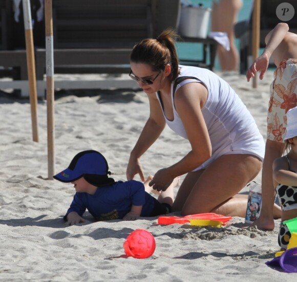 Le petit Amadeus et la nounou le 26 décembre sur la plage de Miami