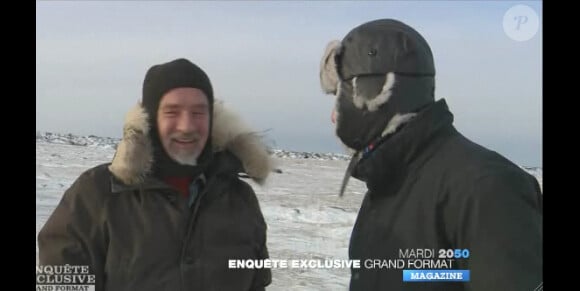 Bernard de La Villardière, présentateur d'Enquête Exclusive, dans le froid