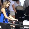 Jessica Alba arrive au Mexique pour passer les fêtes de fin d'année. Le 27 décembre 2011