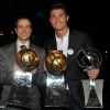 Cristiano Ronaldo on WhoSay, pose avec son trophée du Globe Soccer Award du meilleur joueur au côté de l'agent de joueur Jorge Mendes