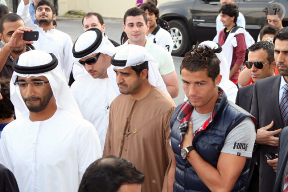 Cristiano Ronaldo, de passage à Dubaï rend visite à un centre pour enfants autistes le 28 décembre 2011