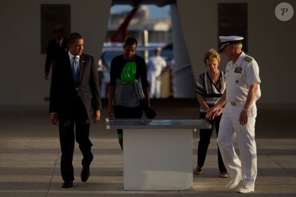 Barack Obama en visite à Pearl Harbour avec son épouse Michelle Obama le 29 décembre 2011
