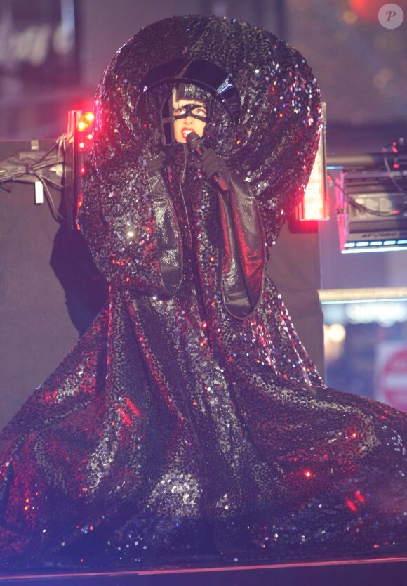 Lady Gaga live pour le Nouvel An à Time Square, New York, le 31 décembre 2011.