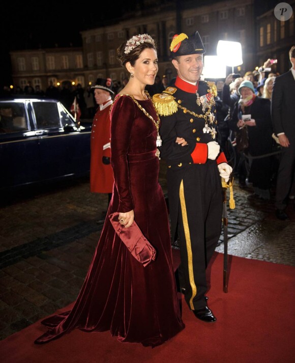 La princesse Mary et le prince Frederik arrivent à Amalienborg pour la première réception du Nouvel An à Amalienborg, à Copenhague) le 1er janvier 2012.