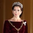 La princesse Mary de Danemark était splendide dans une ancienne robe de grossesse et parée de bijoux précieux de la reine Désirée pour la première réception du Nouvel An à Amalienborg (à Copenhague), le 1er janvier 2012.
