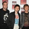 Christopher Wolstenholme (à gauche) en février 2011 en compagnie de Matthew Bellamy et de Dominic Howard (à droite)