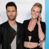 Adam Levine et sa compagne Anne Vyalitsyna lors de la conférence de presse NBC à Los Angeles le 6 janvier 2012
