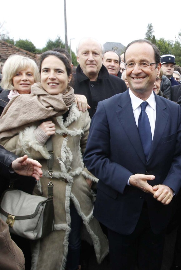 Mazarine Pingeot et François Hollande pour le 16e anniversaire de la mort de François Mitterrand à Jarnac, le 8 janvier 2012.