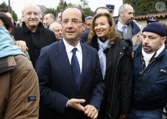 Valérie Trieweiler accompagne François Hollande pour le 16e anniversaire de la mort de François Mitterrand à Jarnac, le 8 janvier 2012.