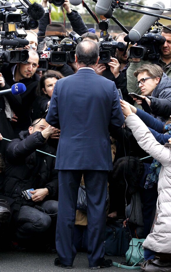 François Hollande pour le 16e anniversaire de la mort de François Mitterrand à Jarnac, le 8 janvier 2012.