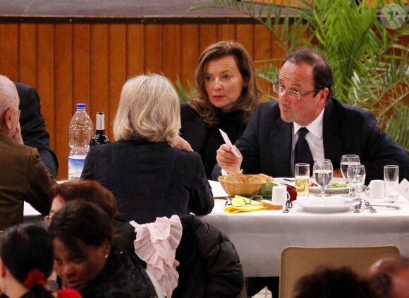 François Hollande et Valérie Trierweiler au banquet organisé pour le 16e anniversaire de la mort de François Mitterrand, à Jarnac, le 8 janvier 2011.