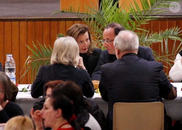 François Hollande et Valérie Trierweiler au banquet organisé pour le 16e anniversaire de la mort de François Mitterrand, à Jarnac, le 8 janvier 2011.