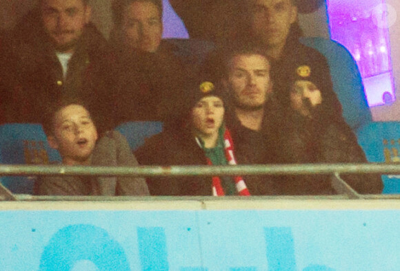 David Beckham et ses enfants Brooklyn, Romeo et Cruz à Manchester lors de la victoire de United sur City (3-2), le 8 janvier 2012.