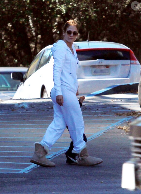 Jennifer Lopez en promenade à Los Angeles le 9 janvier 2012